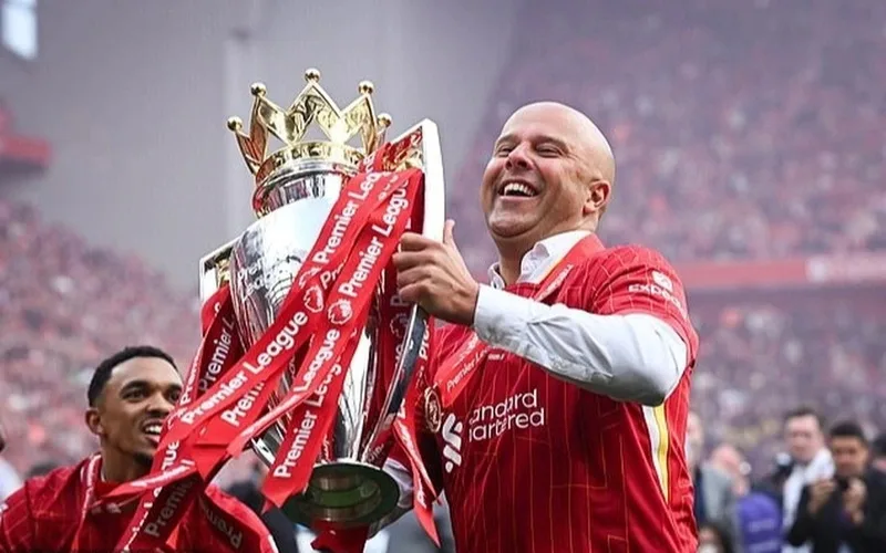 huan luyen vien liverpool la ai tieu su va su nghiep noi bat